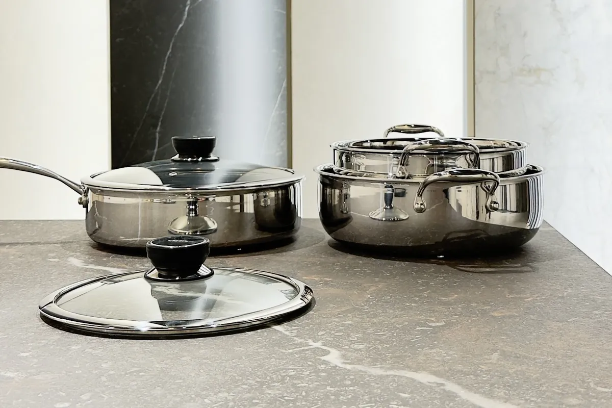 Cocina CLOEN integrada en una superficie continua